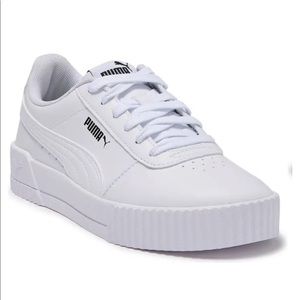 Womens size 6 NWT Puma Carina sneakers